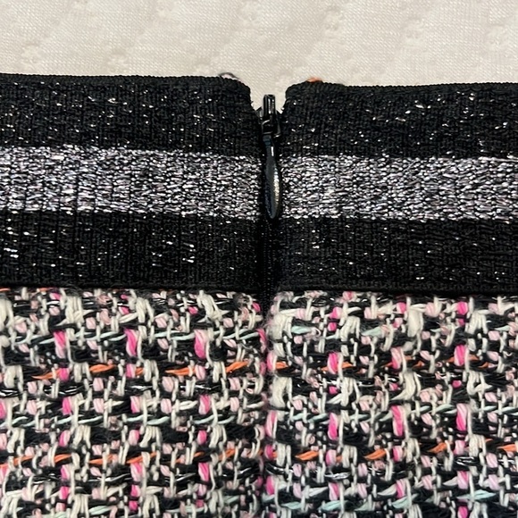 Comma, Short Tweed Boucle Skirt with Sparkly Waist - Picture 7 of 13